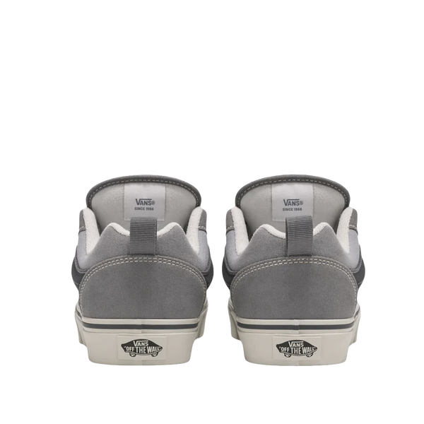 Tennis Knu Skool para hombre color gris